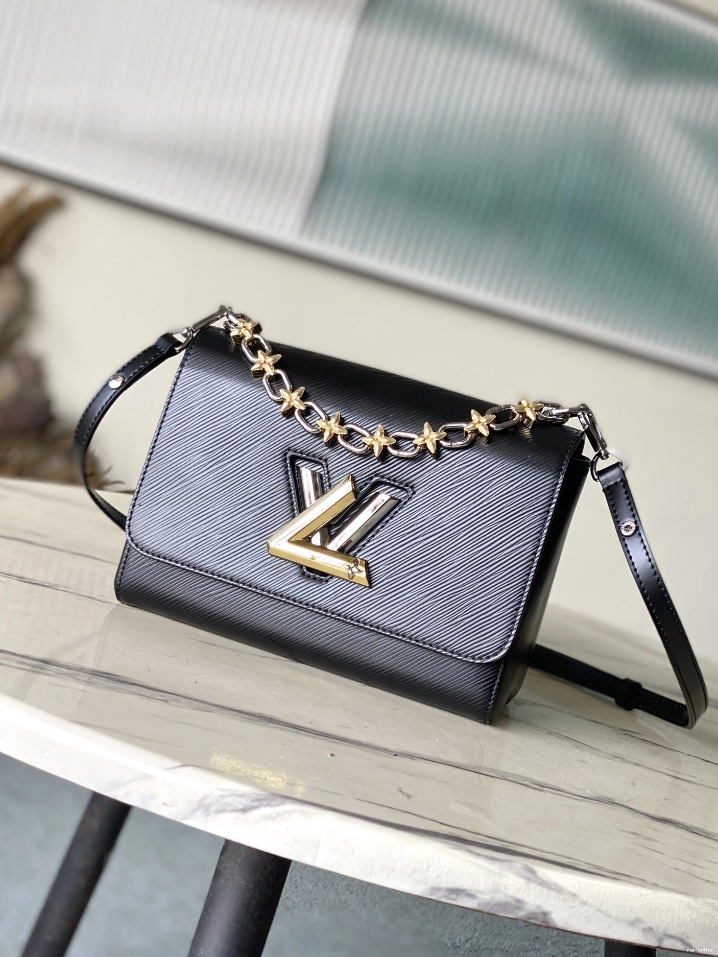 Cheap LOUIS VUITTON TWIST MM-23*17*9.5CM 0816